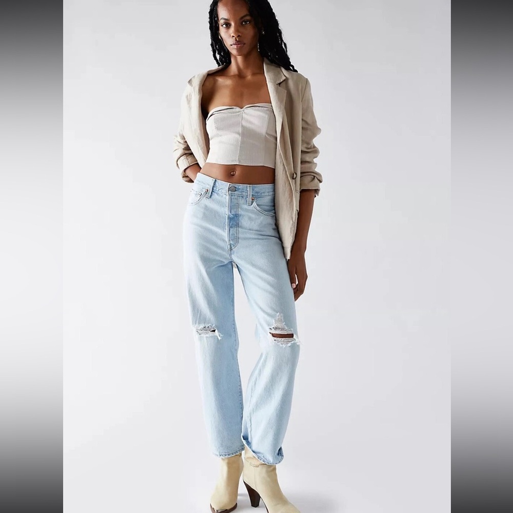 Levi’s Light Wash Ribcage Button Fly Distressed Knees Straight Leg Jeans Size 27
